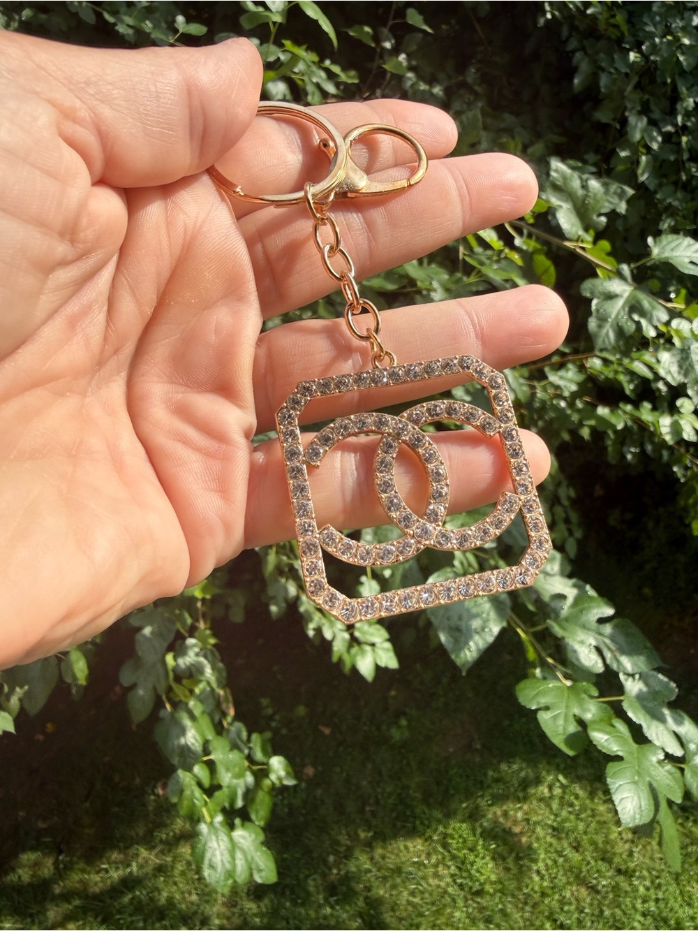 Gold Crystal Interlock Keychain - Picture 4 of 4